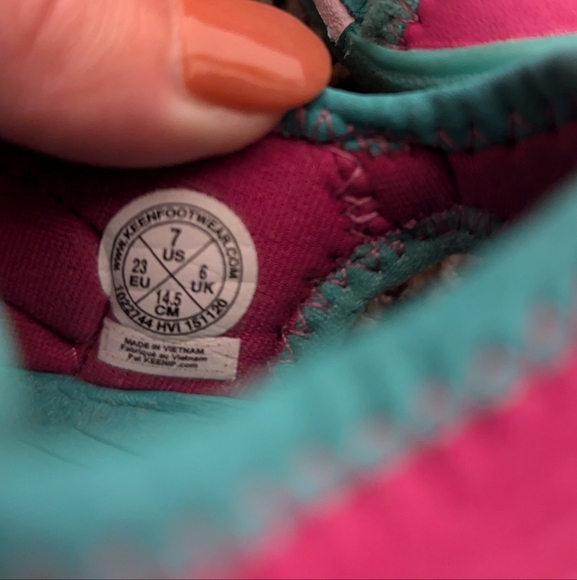 Kids KEEN stingray sandals size 7 - Picture 3 of 3